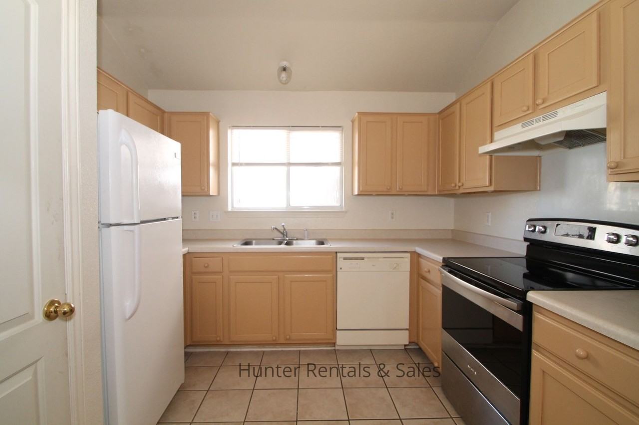 1516 Grey Fox Trl - Photo 3 of 24