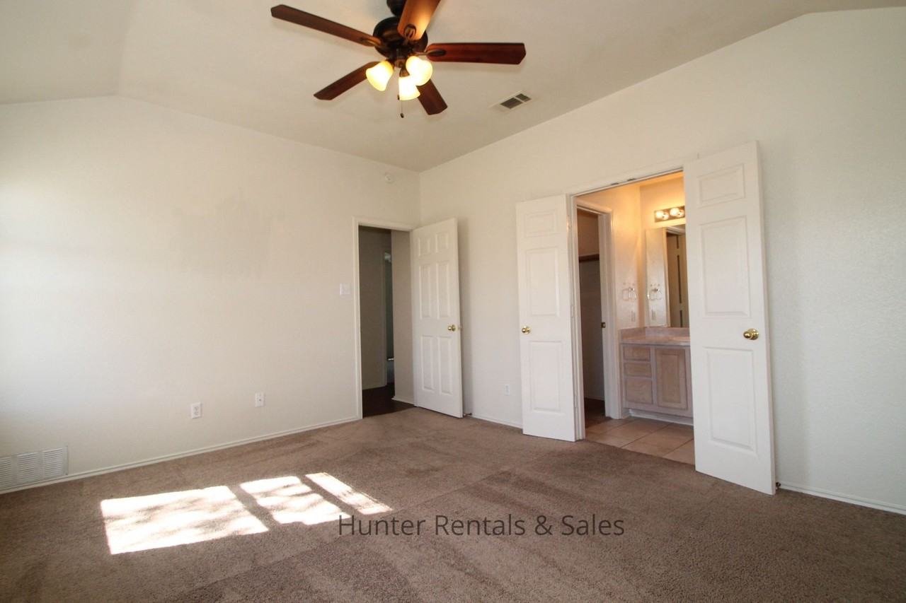 1516 Grey Fox Trl - Photo 4 of 24