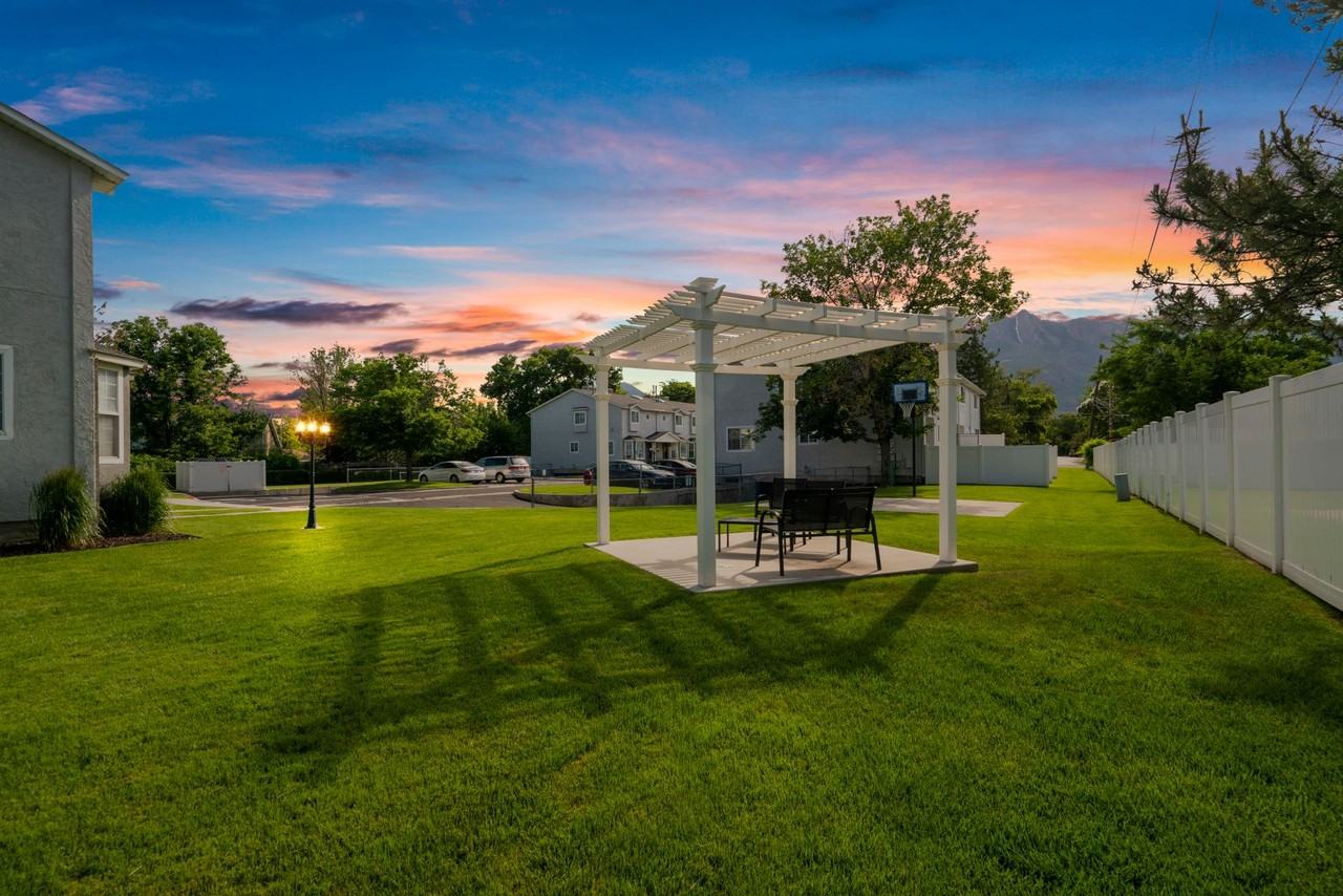 Ideal Cottonwood Location! - Photo 7 of 7