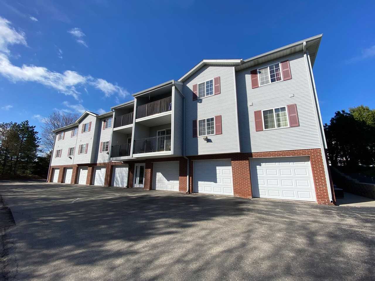 North Riverbend Apartments - Photo 4 of 9