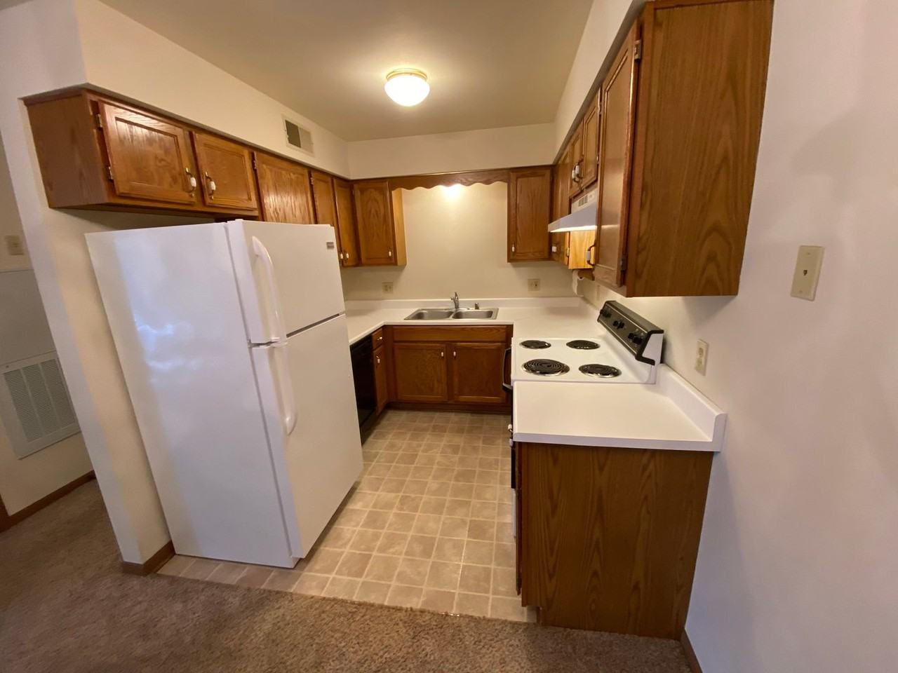 North Riverbend Apartments - Photo 6 of 9