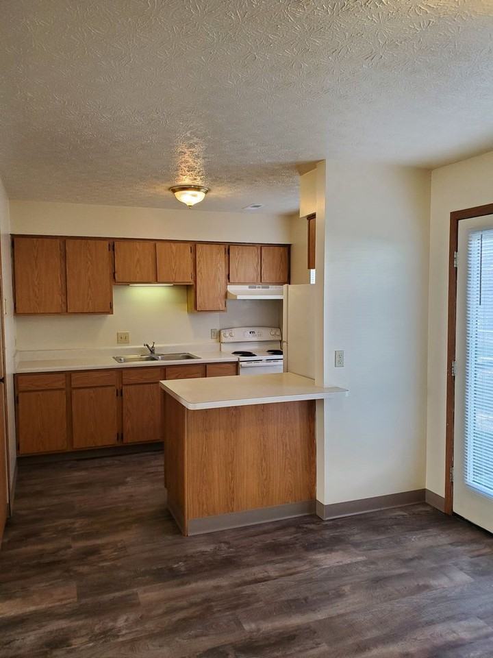 Bowling Green Estates - Photo 3 of 49