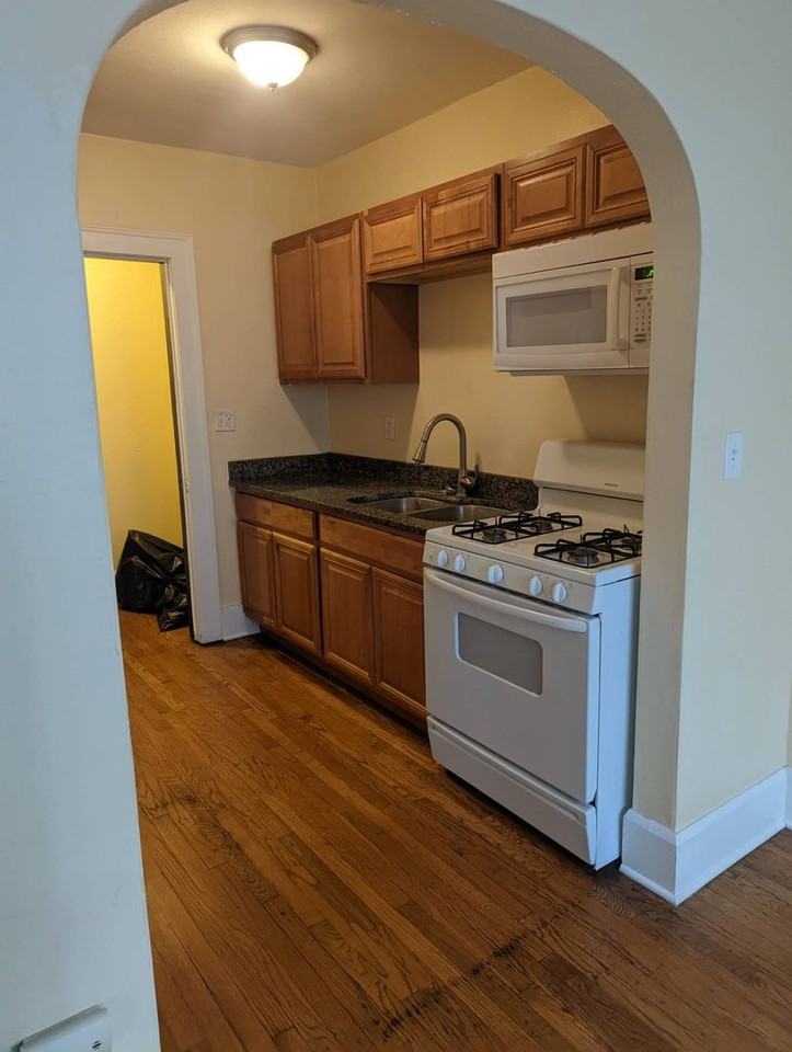 222 N 5th St - Photo 2 of 9