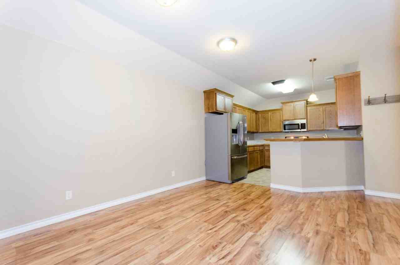 1646 Iowa Ave - Photo 2 of 16