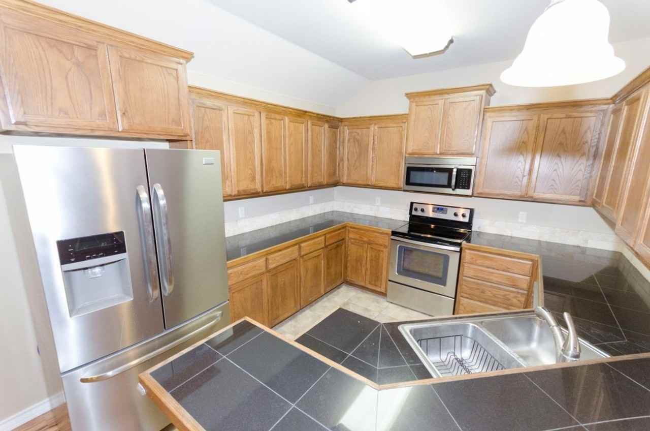 1646 Iowa Ave - Photo 3 of 16