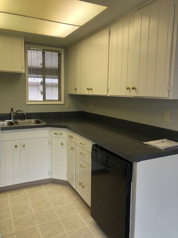 532 E Alder St #18 - Photo 3 of 13