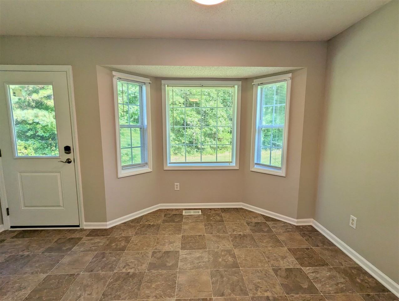 129 Lonesome Wind Way - Photo 4 of 11