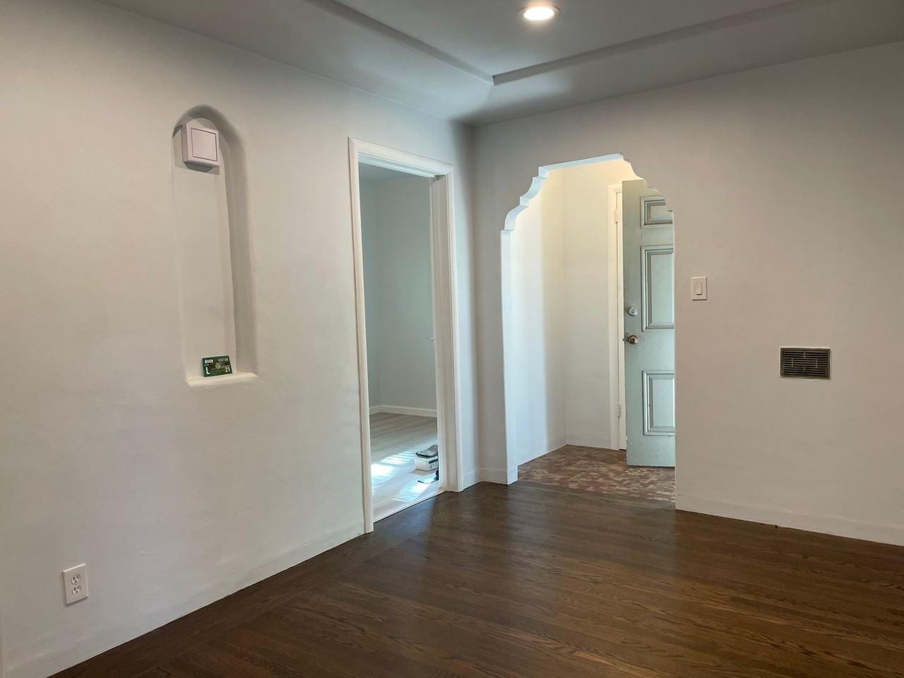 2841 Freeport Blvd - Photo 2 of 20