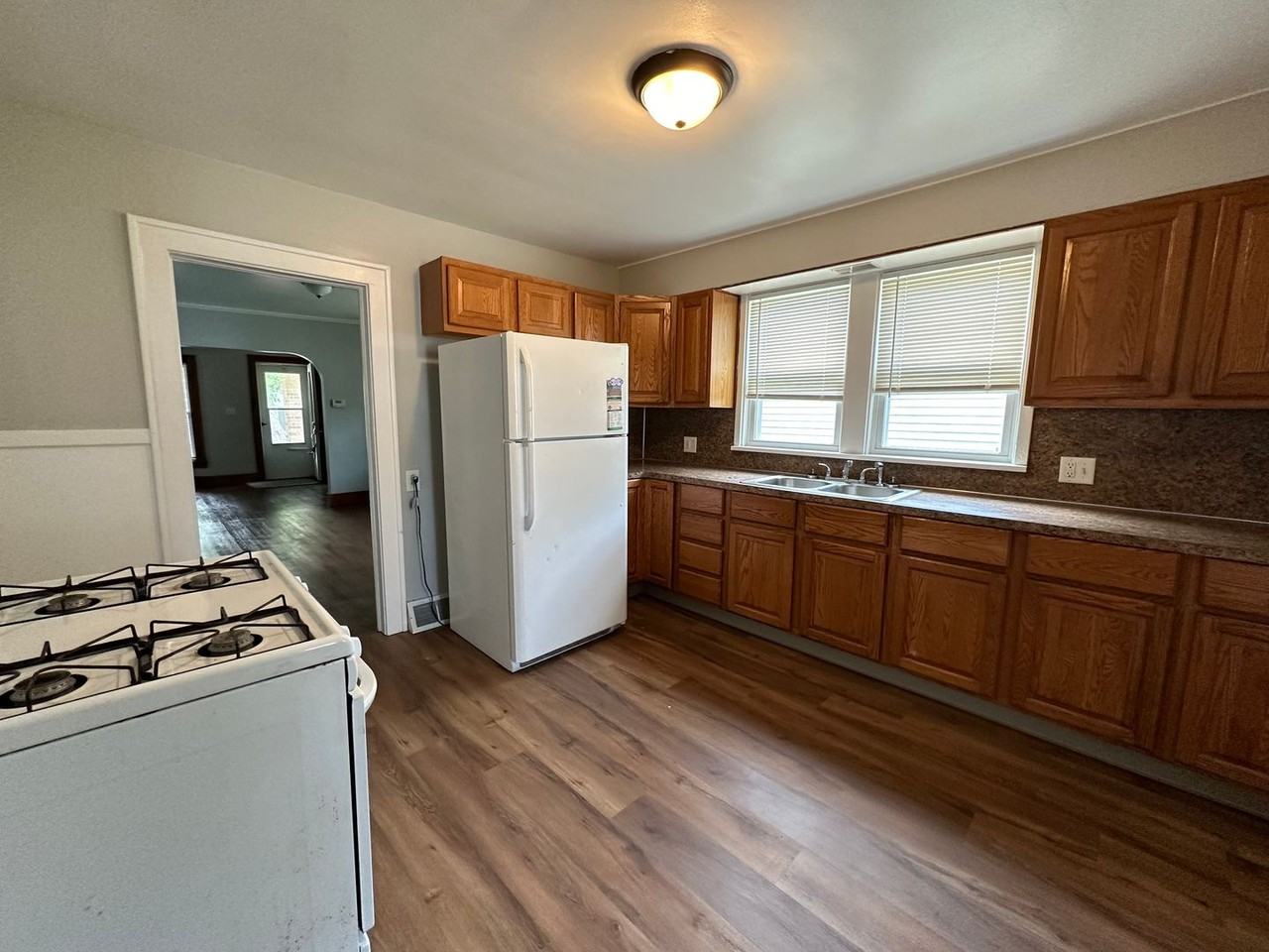1043 White Ave Nw - Photo 4 of 21