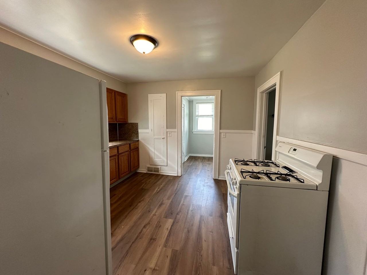 1043 White Ave Nw - Photo 5 of 21