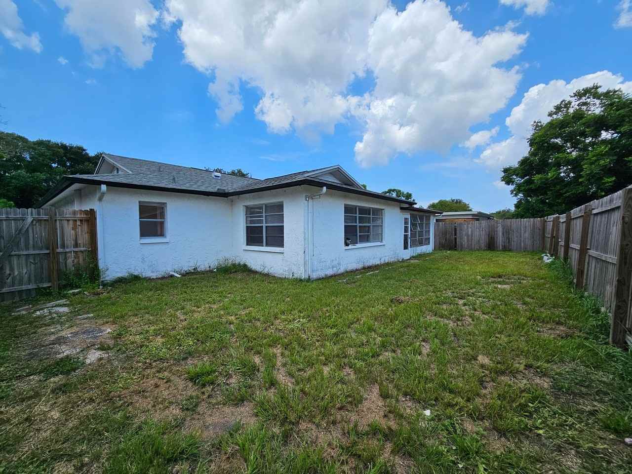 5048 Lillilea Ln - Photo 3 of 23