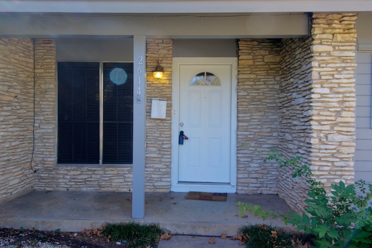 2614 Little John Ln - Photo 2 of 30