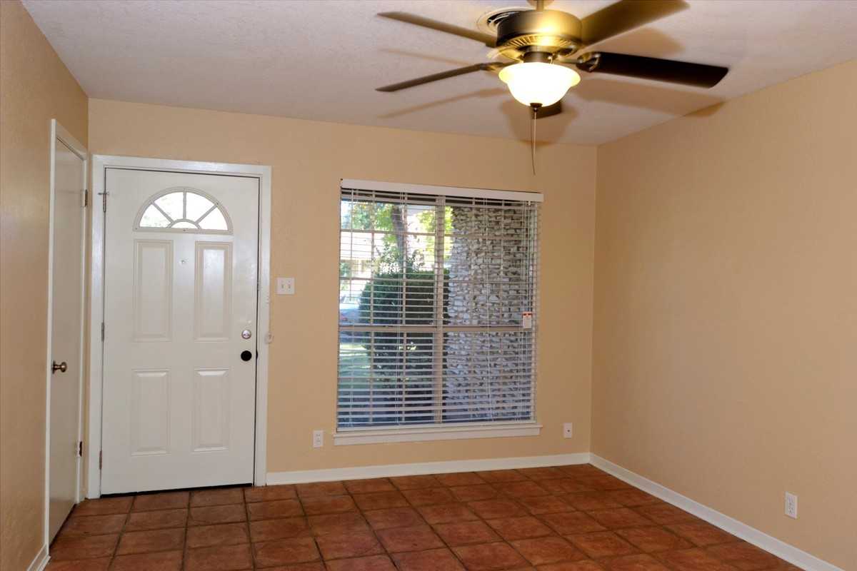 2614 Little John Ln - Photo 3 of 30