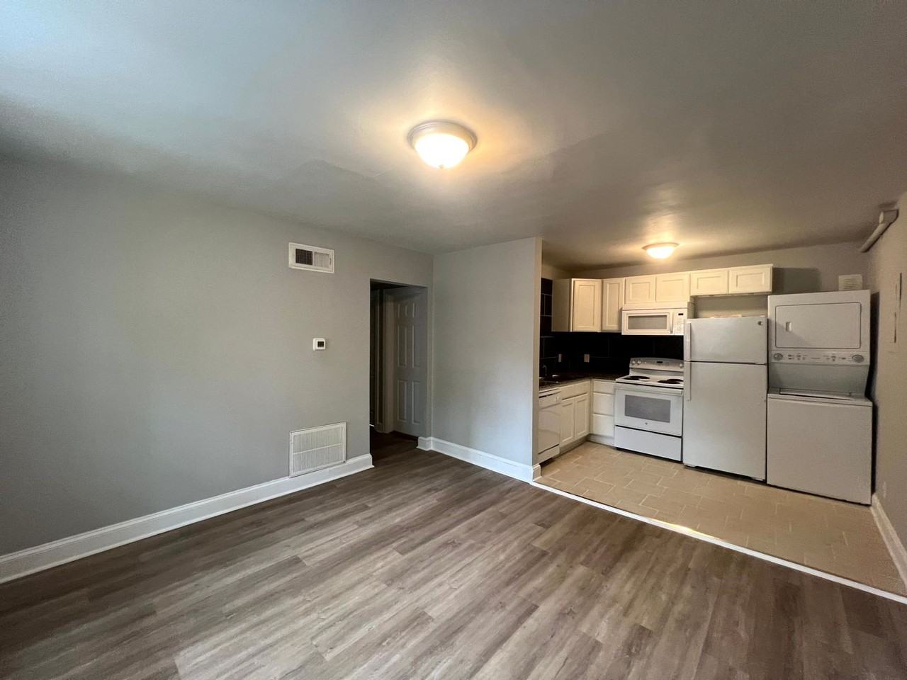 214 Woodrow St - Photo 2 of 10