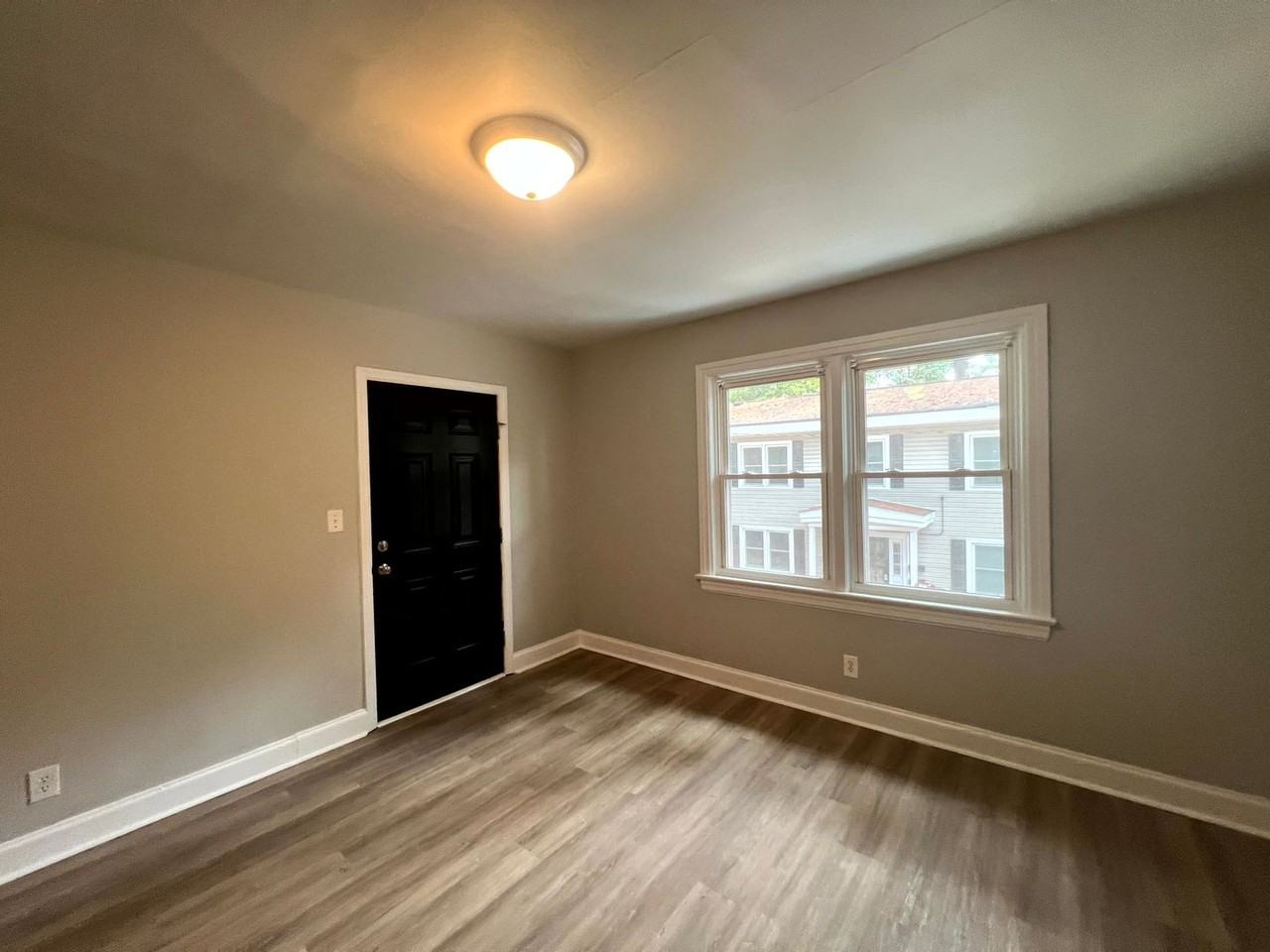 214 Woodrow St - Photo 3 of 10