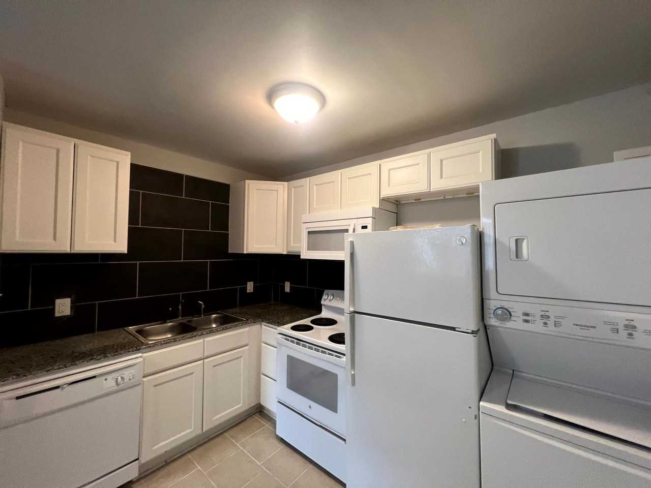 214 Woodrow St - Photo 4 of 10