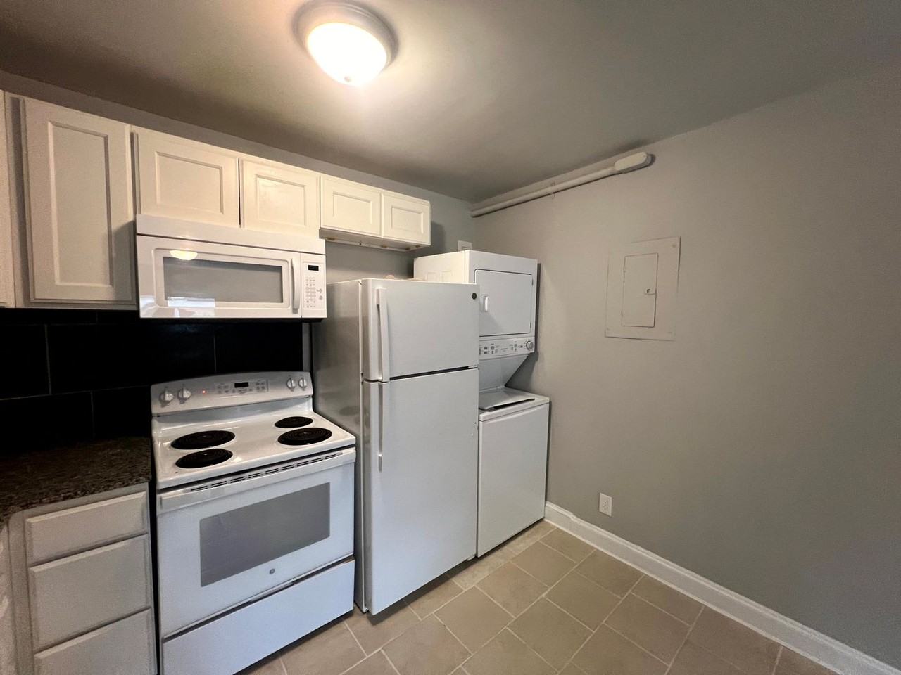 214 Woodrow St - Photo 5 of 10