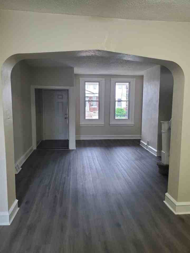 1937 E Tioga St - Photo 2 of 15