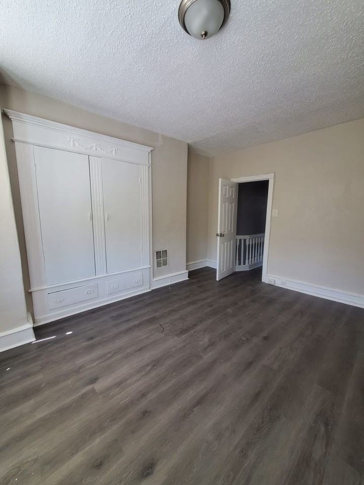 1937 E Tioga St - Photo 5 of 15