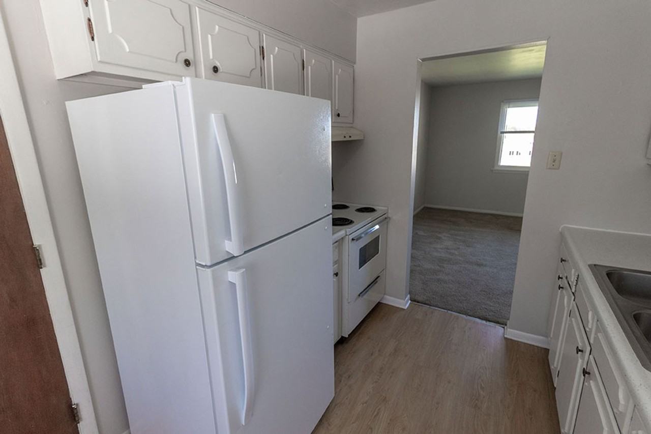 2806 Leeway Dr - Photo 2 of 25