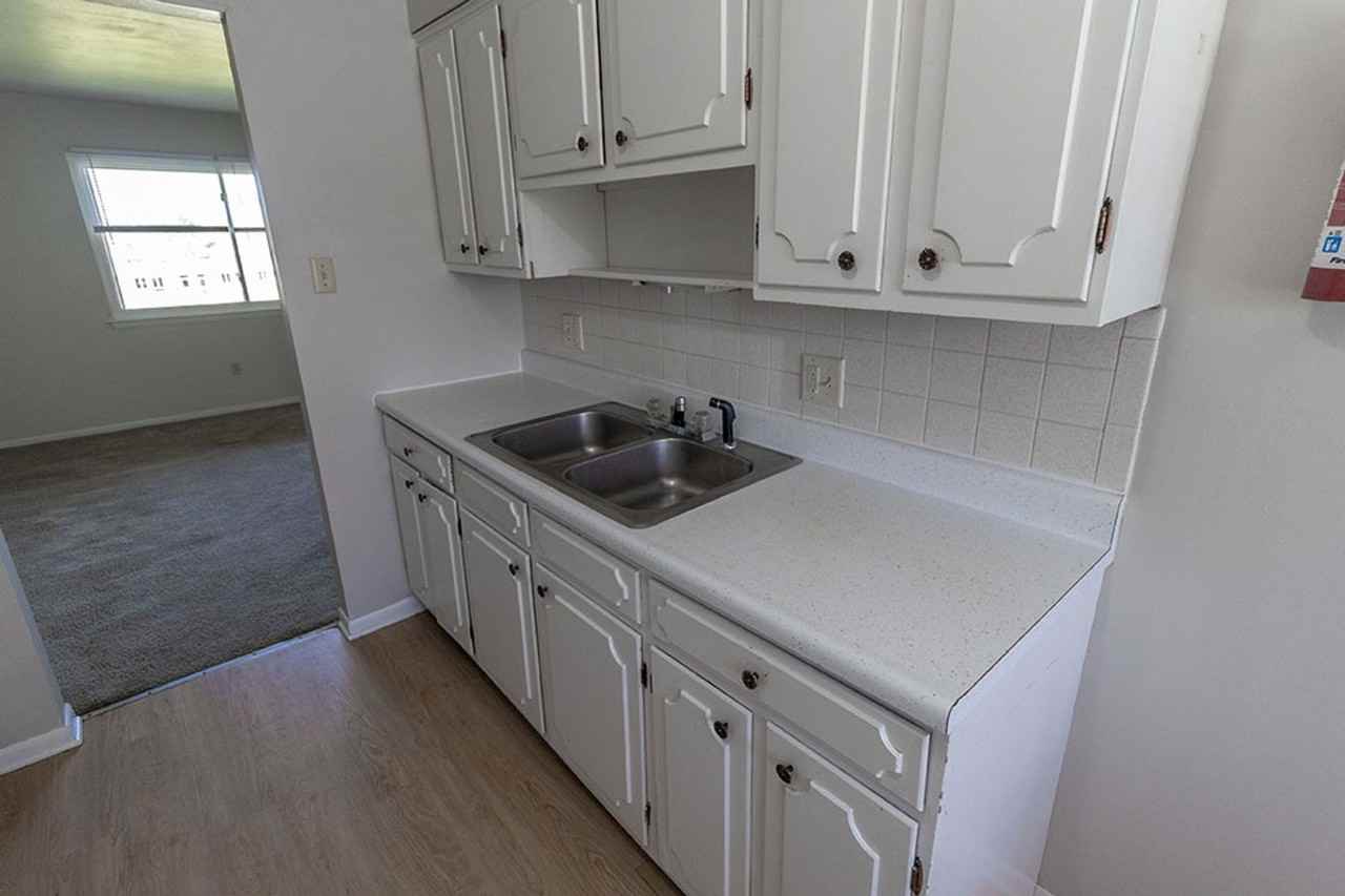 2806 Leeway Dr - Photo 3 of 25