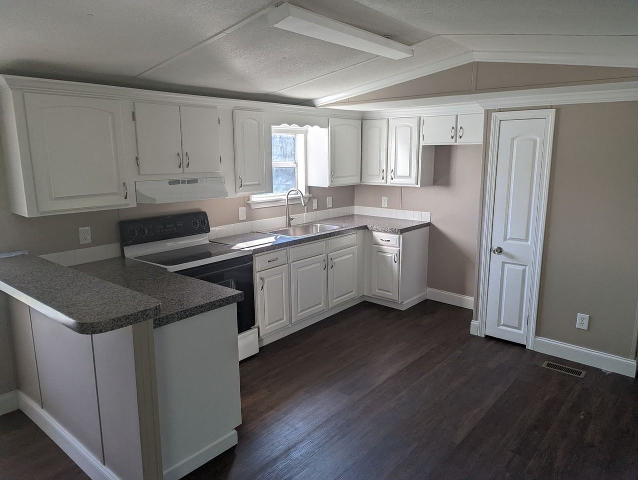 175 Oak Ridge Rd - Photo 2 of 9