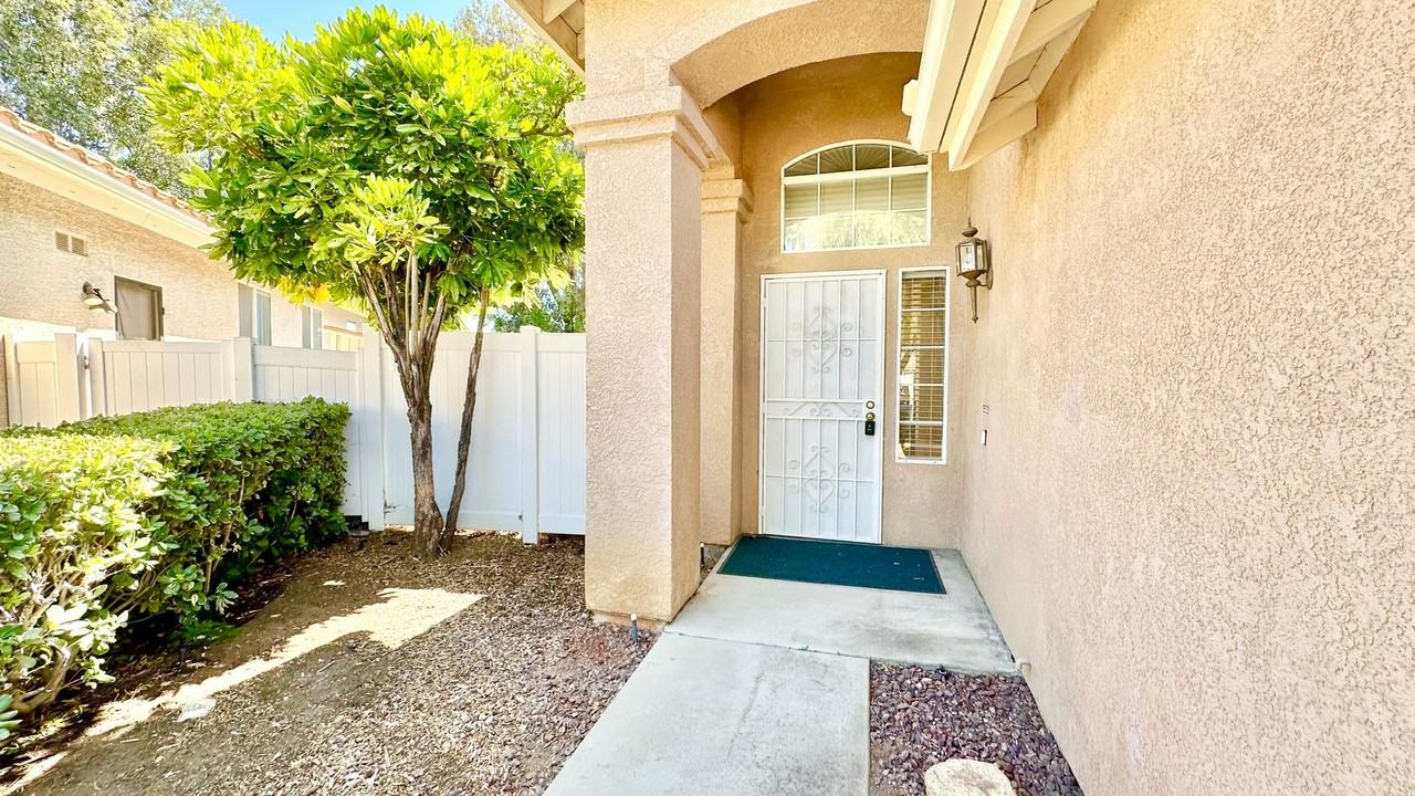 1098 Carryll Park Ct - Photo 2 of 37