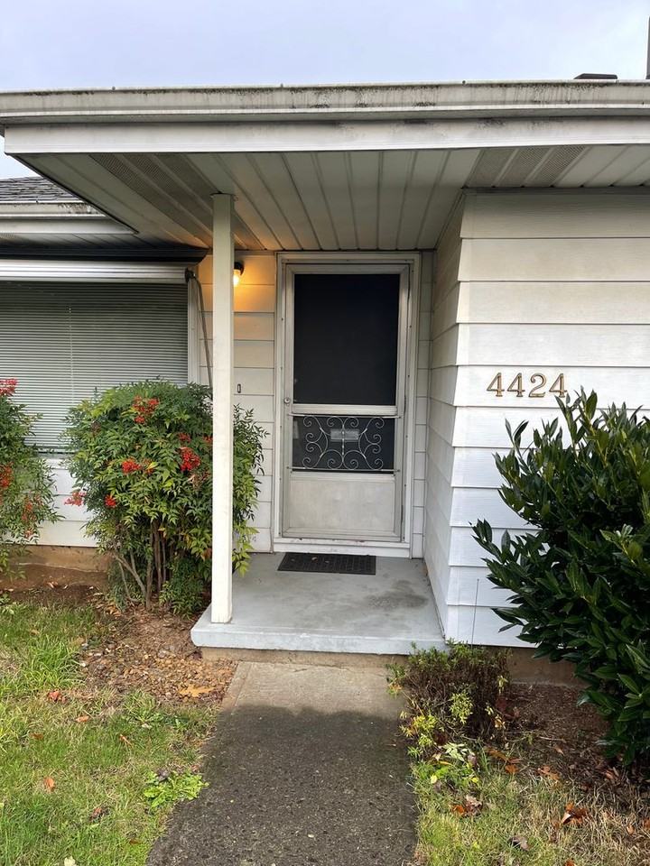 4424 Se 66th Ave - Photo 3 of 19
