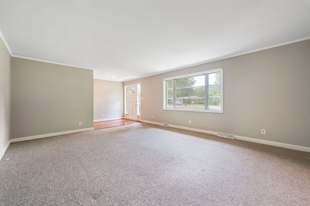 4300 Newby Dr - Photo 4 of 15