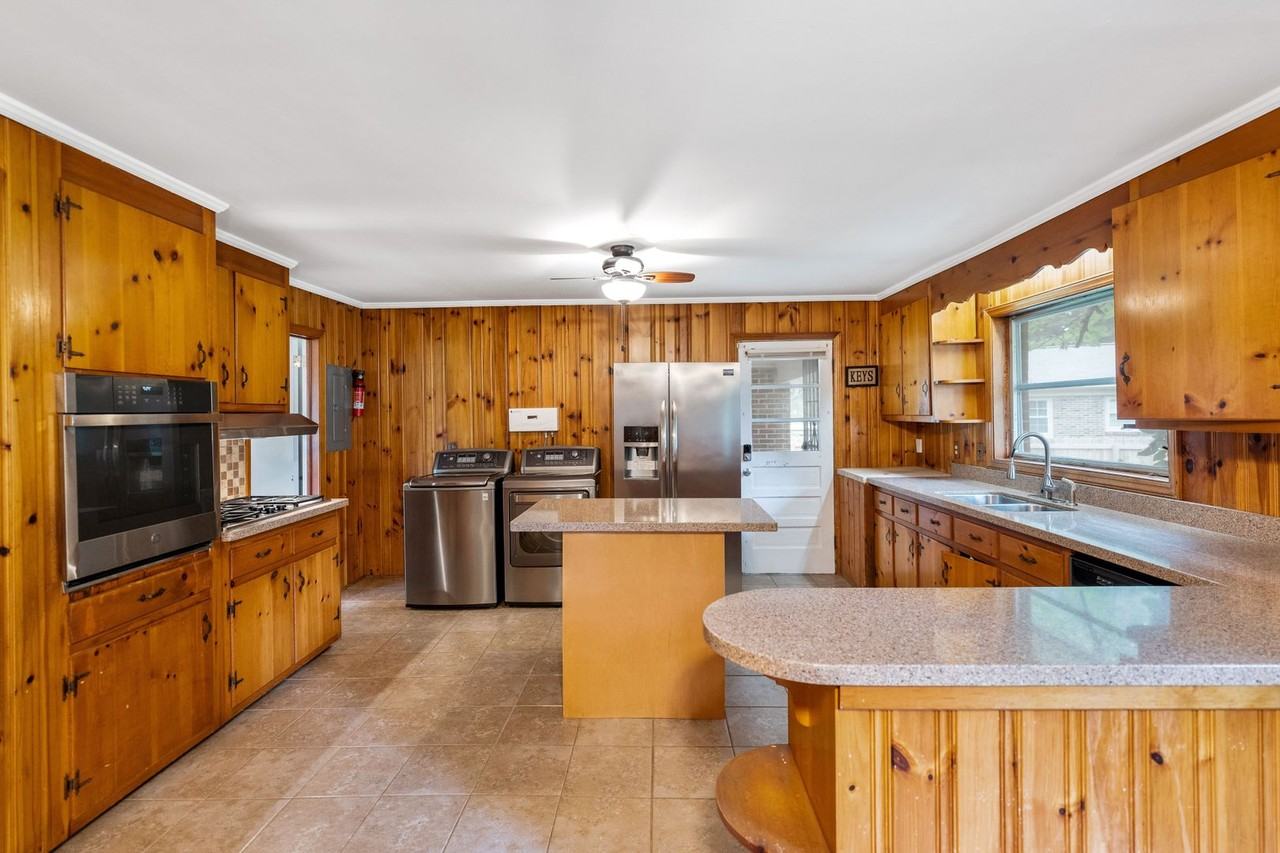 4300 Newby Dr - Photo 6 of 15