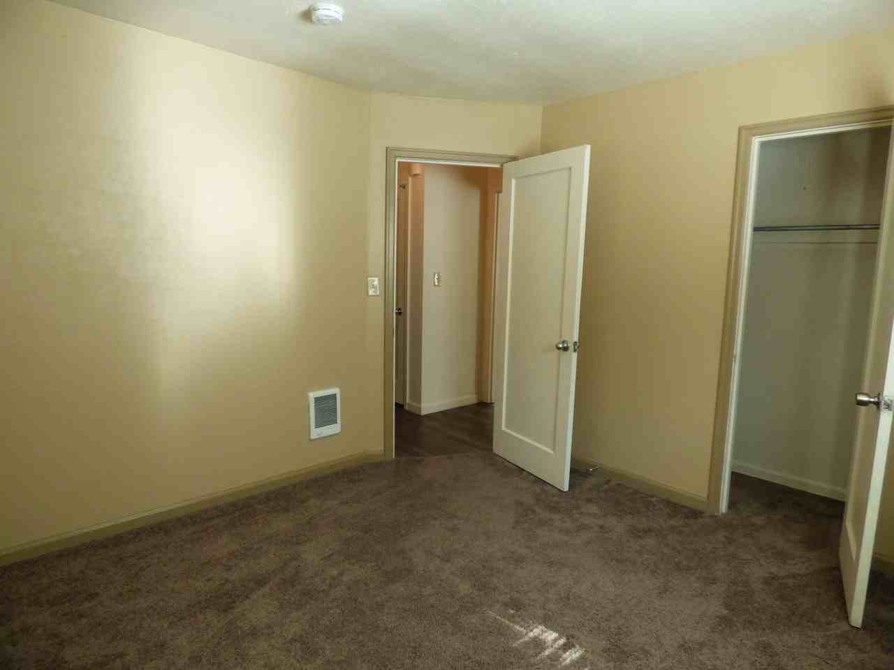 1865 E Nob Hill St Se - Photo 7 of 14