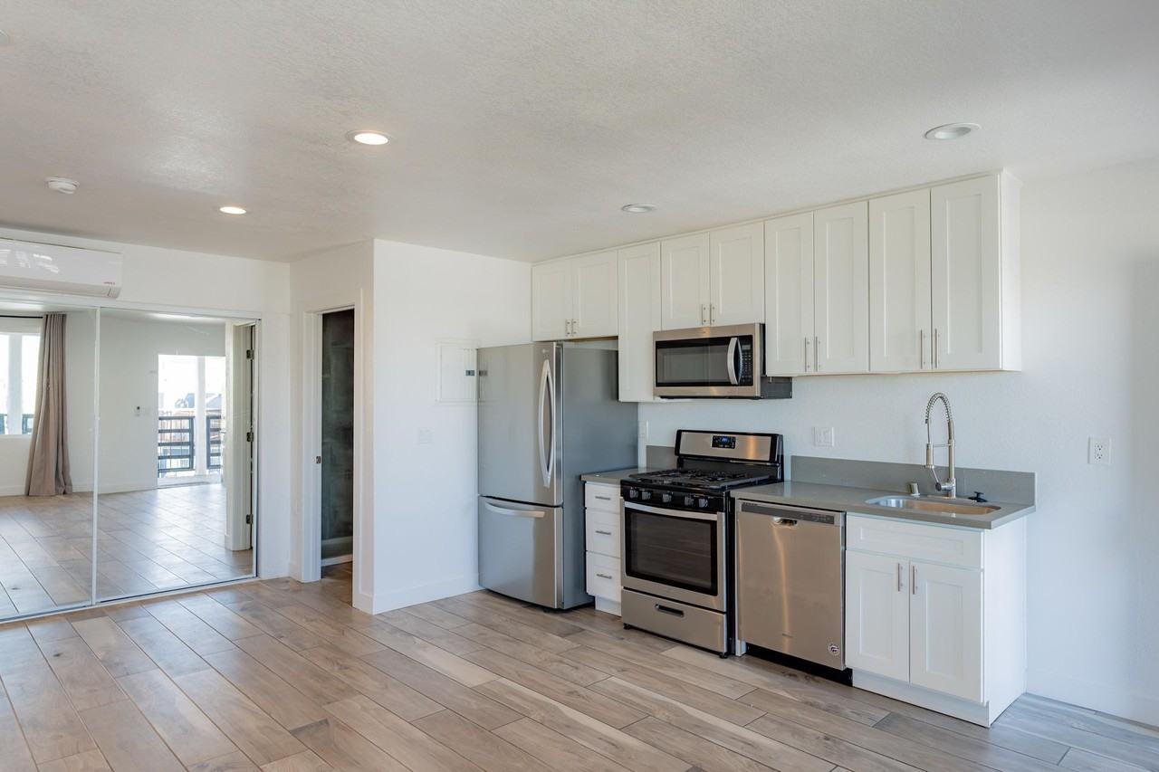 CUTE ARTS DISTRICT STUDIOS - Photo 4 of 9