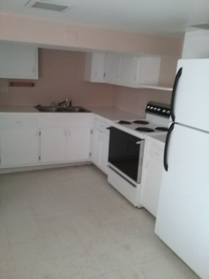 1224 5th St #B - Photo 3 of 9