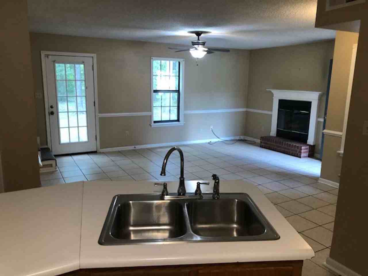 1805 Holmes St - Photo 4 of 7