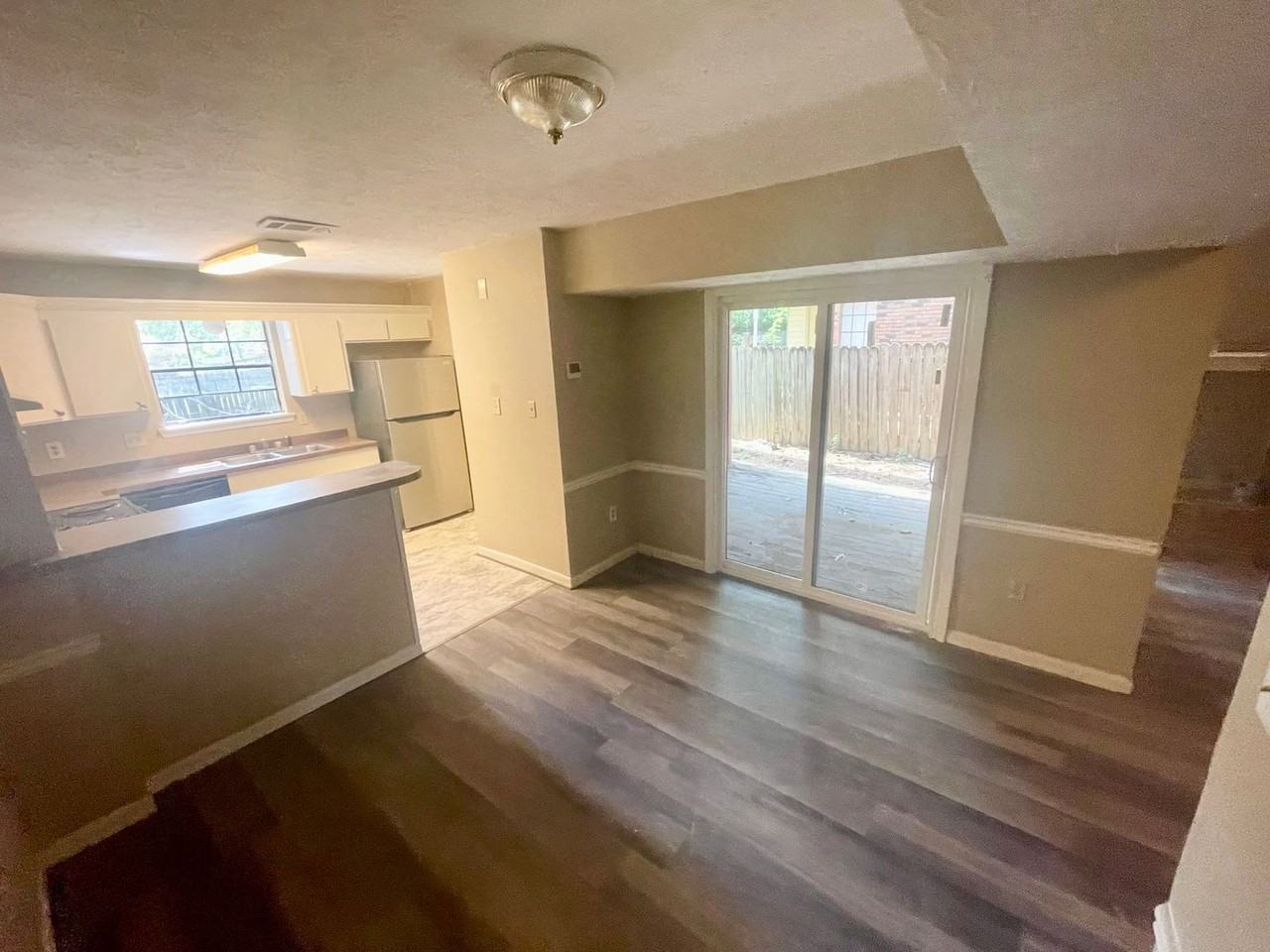 709 Bay Park Dr - Photo 4 of 9