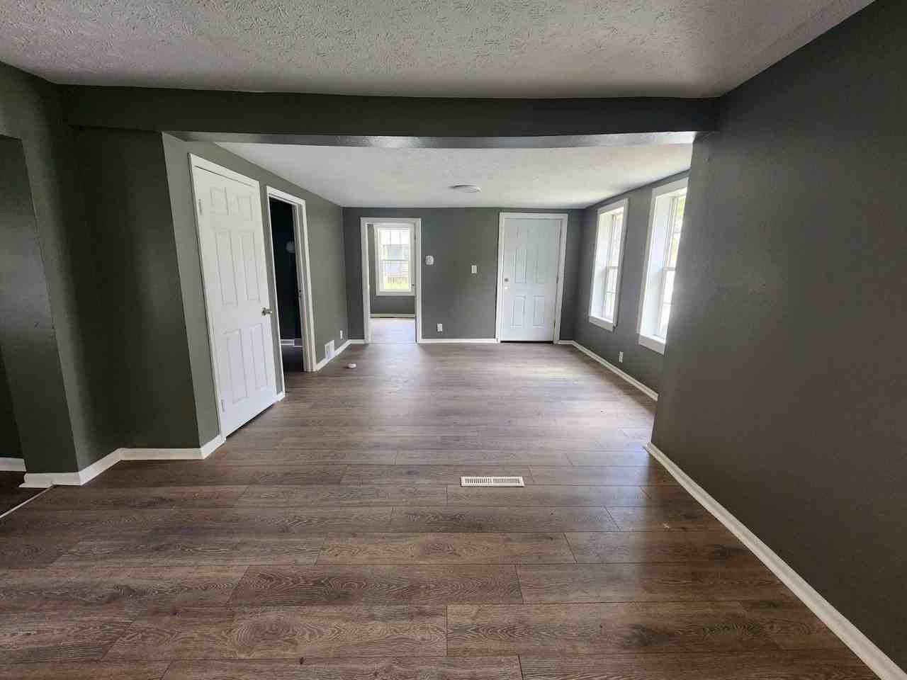 377 Troup St - Photo 3 of 10