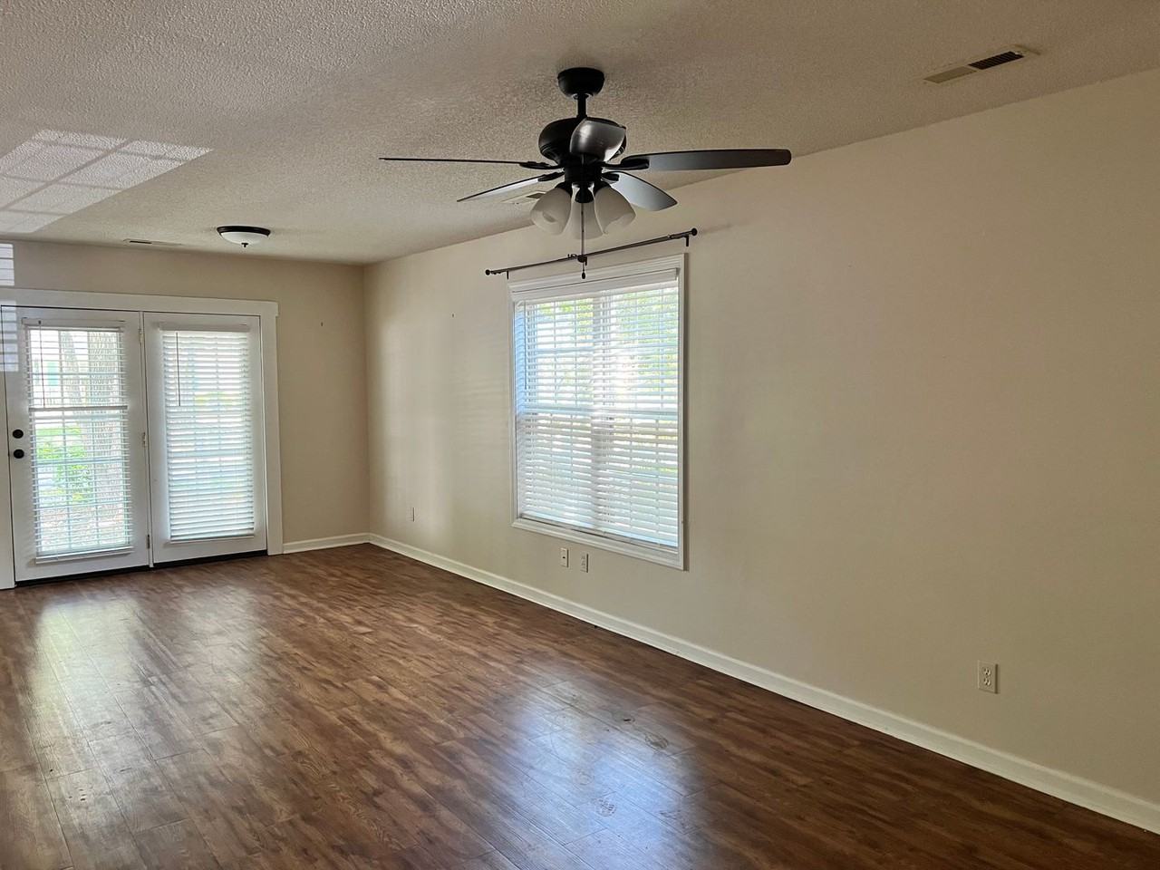 34 Saint Thomas Ct - Photo 2 of 21