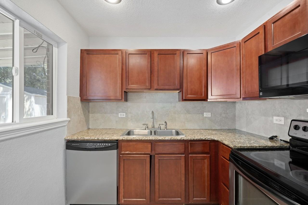 3021 Olive St - Photo 6 of 23