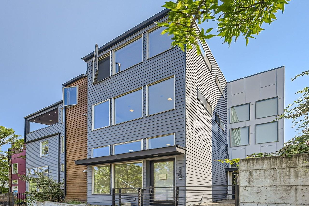 546 Martin Luther King Jr Way - Photo 2 of 26