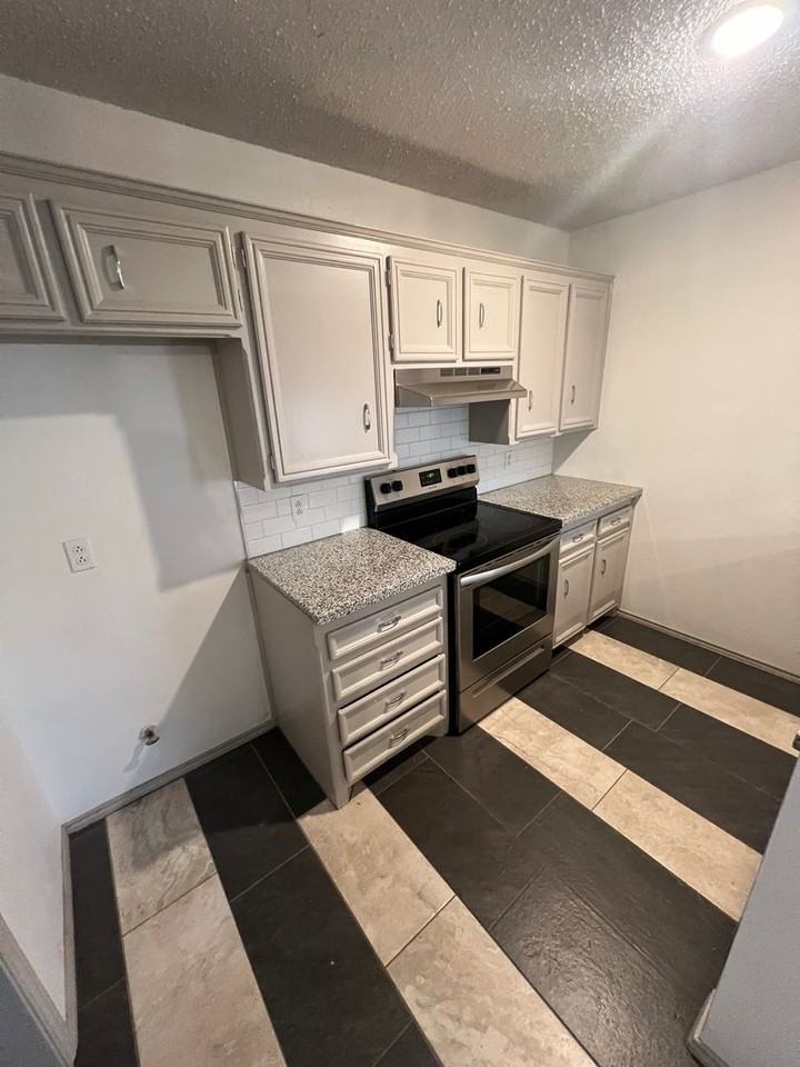 2218 86th St - Photo 5 of 19
