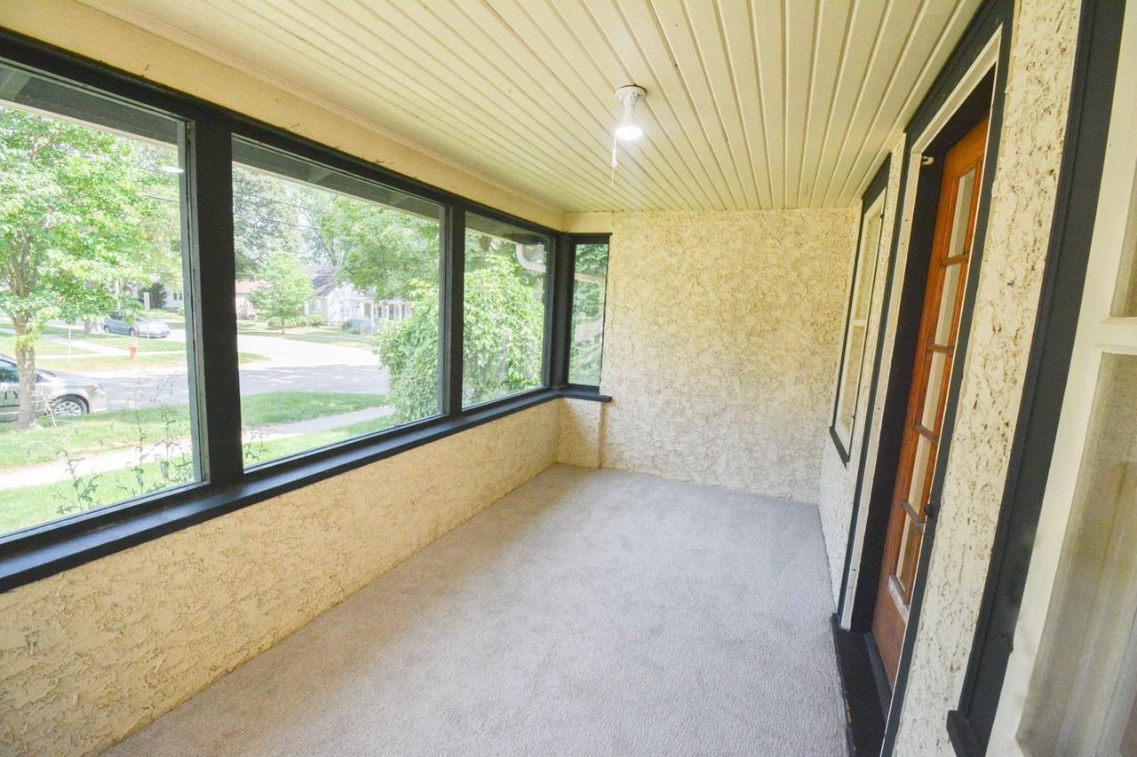 729 7th Ave Sw - Photo 2 of 14