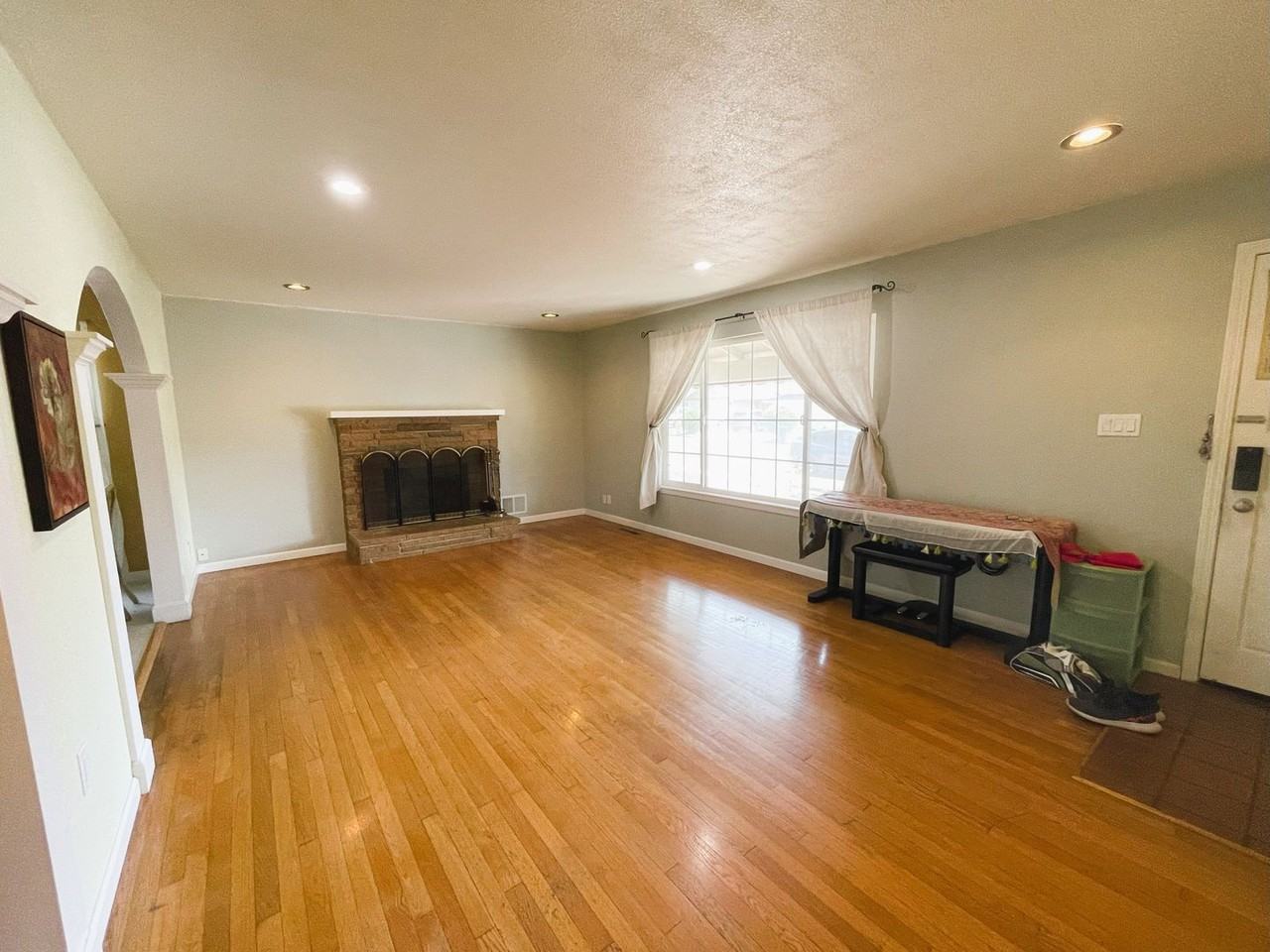 46877 Lonsdale Ct - Photo 2 of 11