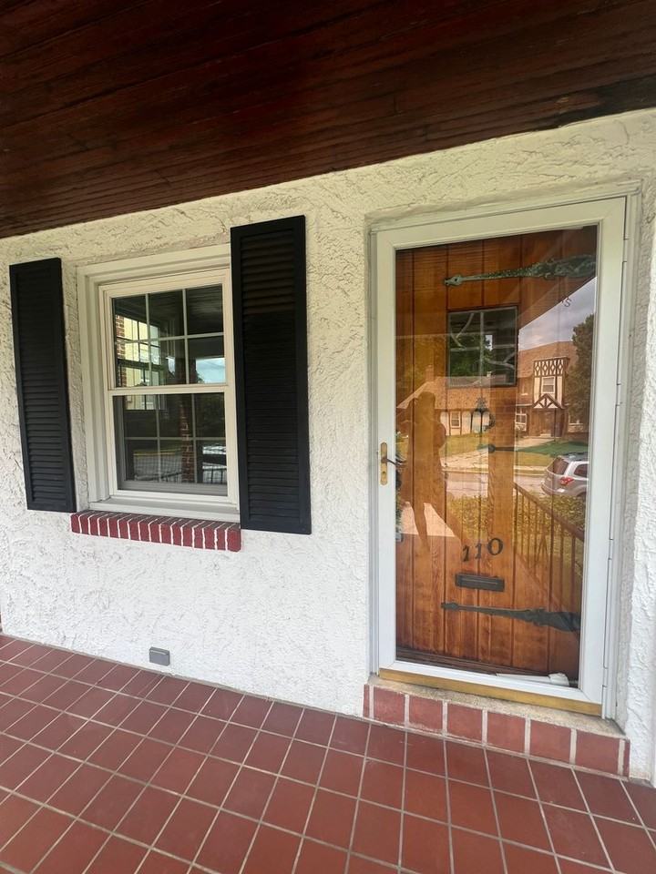 110 Hollywood Ave - Photo 2 of 15