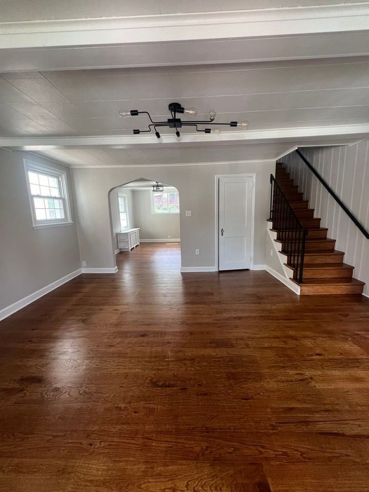 110 Hollywood Ave - Photo 3 of 15