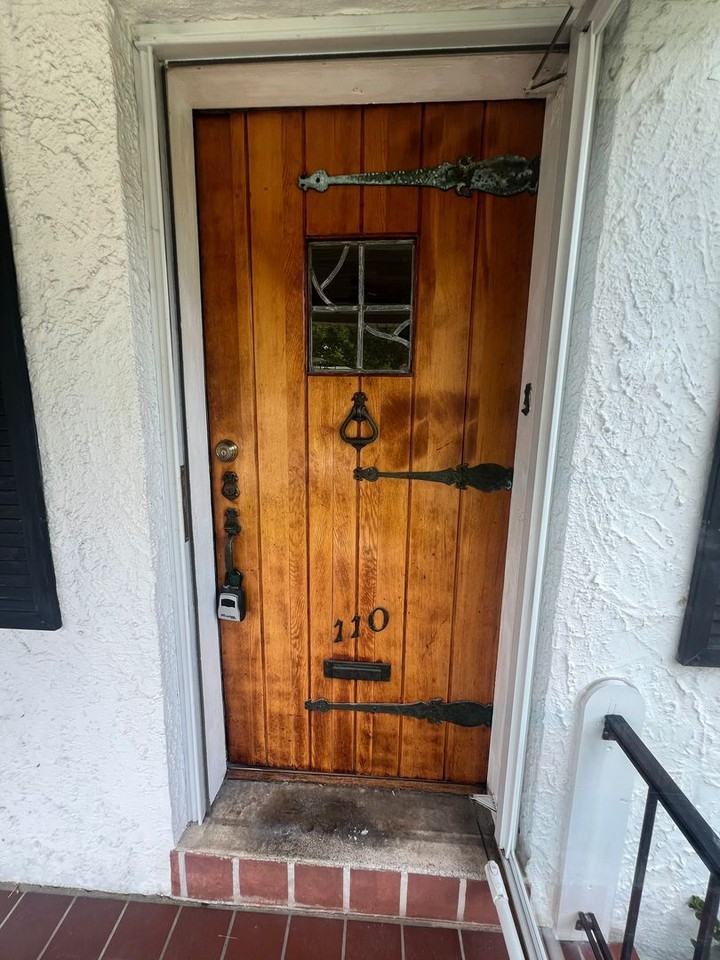 110 Hollywood Ave - Photo 4 of 15