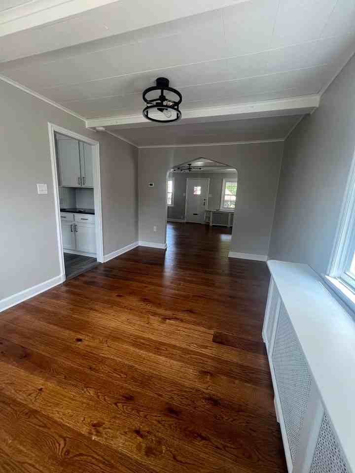 110 Hollywood Ave - Photo 6 of 15