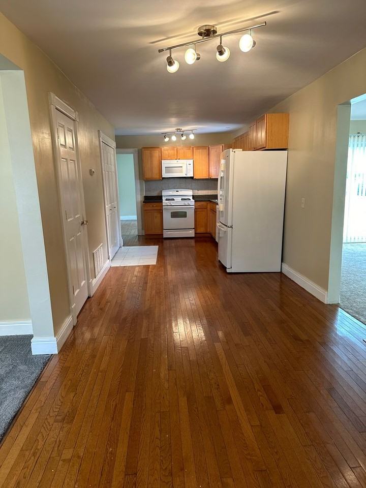 145 Roth St Se - Photo 2 of 15