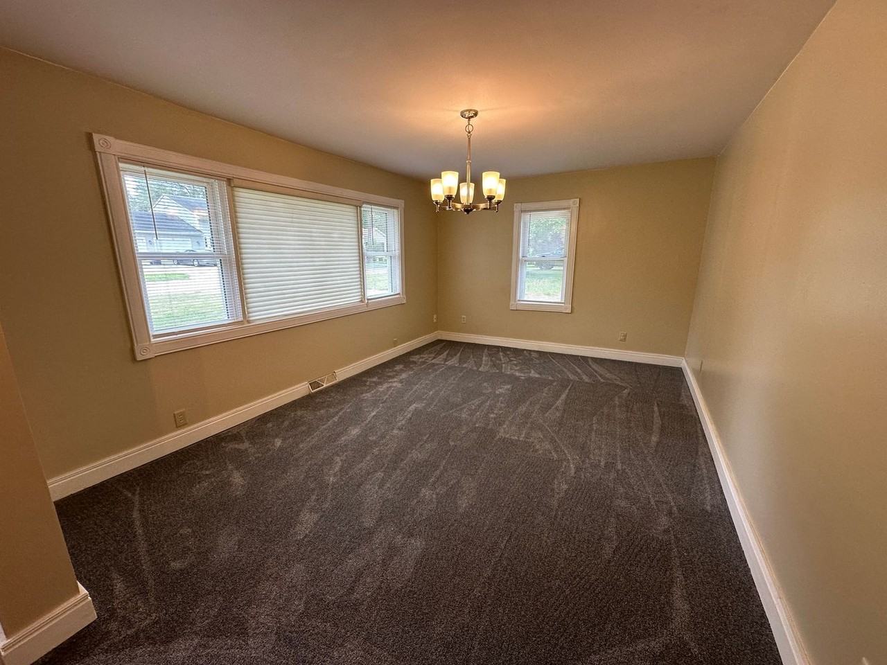145 Roth St Se - Photo 4 of 15
