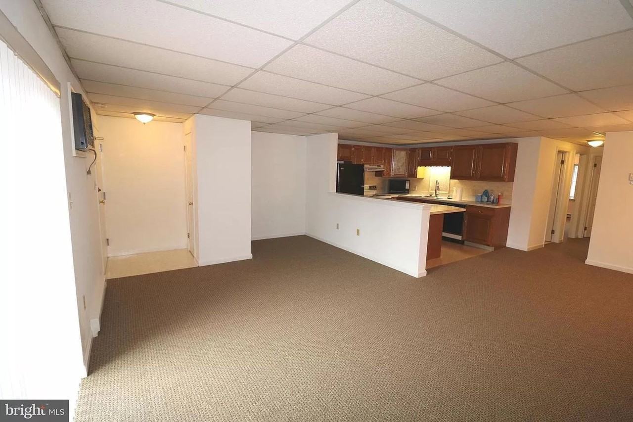 111 Hamilton Ave - Photo 3 of 7