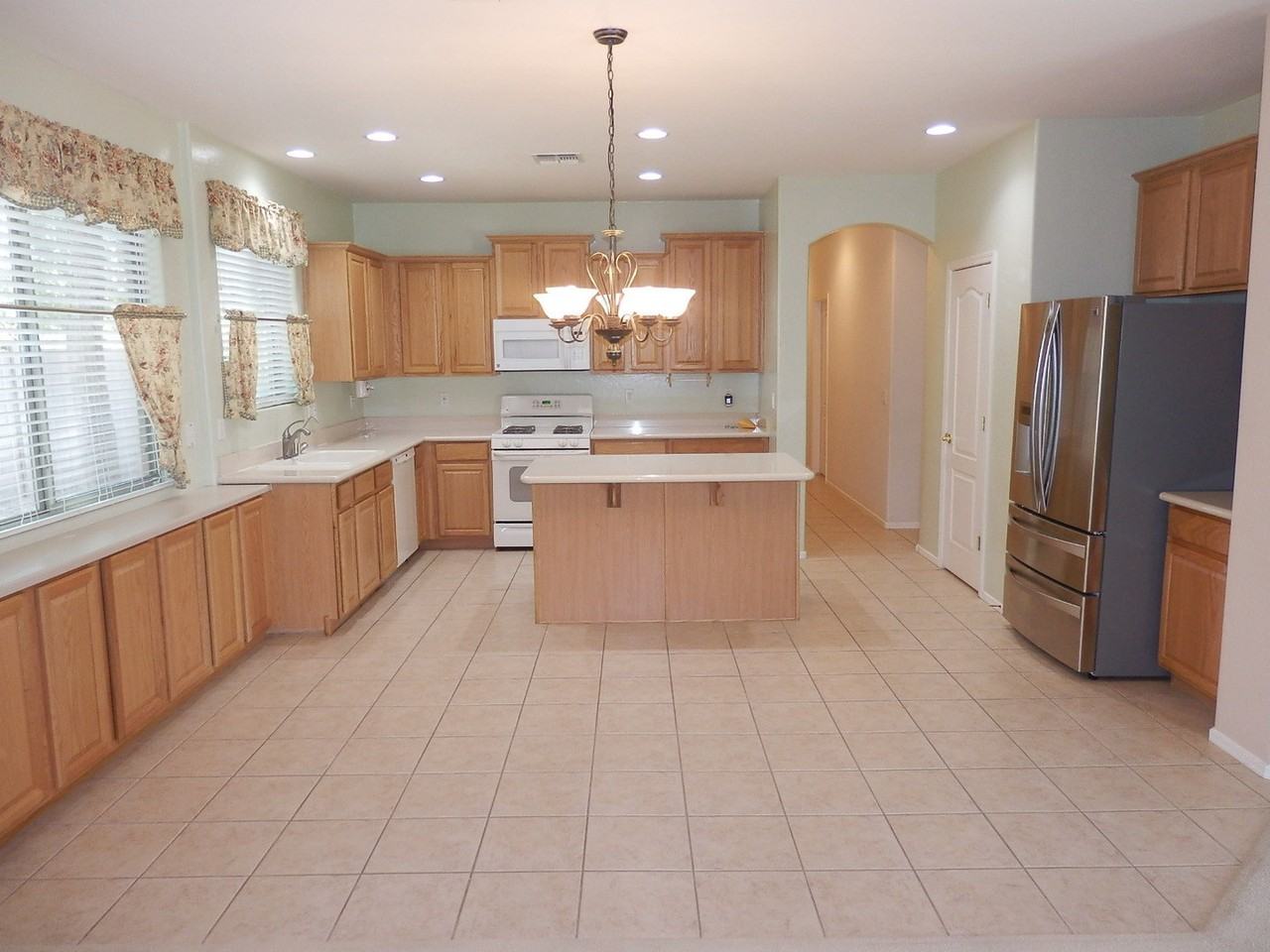 18420 E Oak Hill Ln - Photo 2 of 25